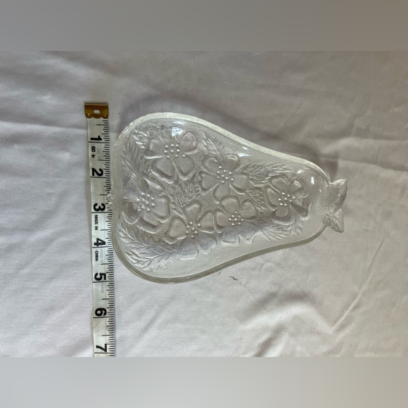 Floral Embossed Glass Pear Shaped Dish - Picture 5 of 8